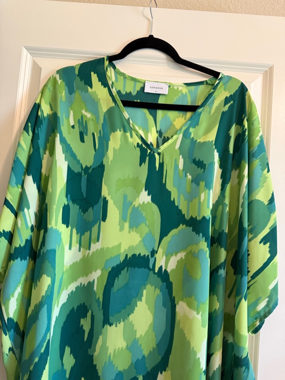Adrienne Green Abstract V-Neck Silk-Like Blouse - Picture 3 of 6